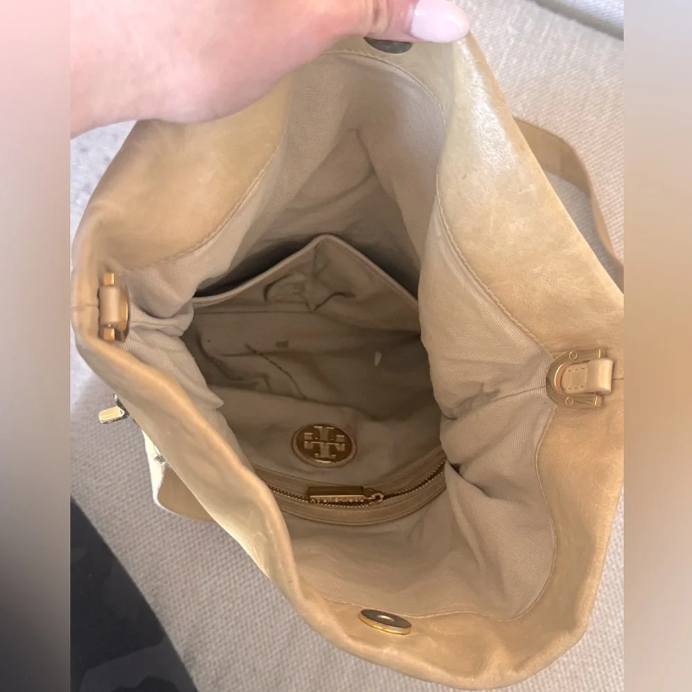 Tory Burch Amanda Foldover Crossbody Purse (bag) - Beige